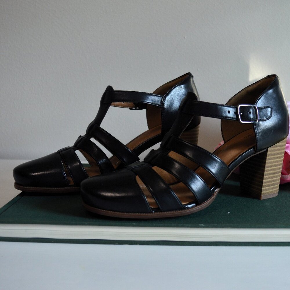 Clarks Artisan Ciera Gull Black Leather T-Strap Sandals
